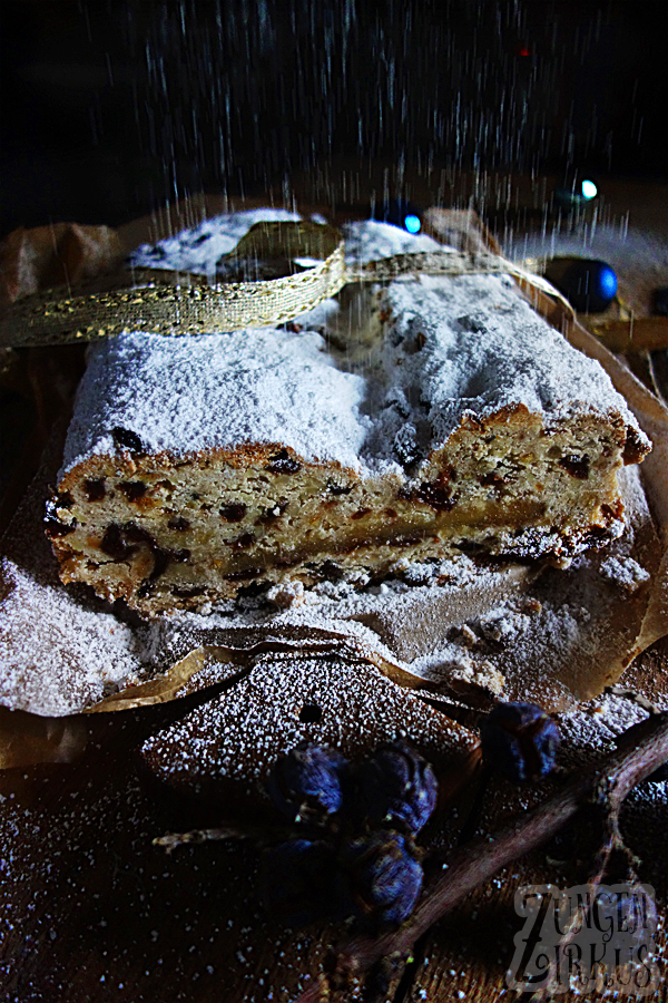 Christstollen mit Marzipan - Anschnitt