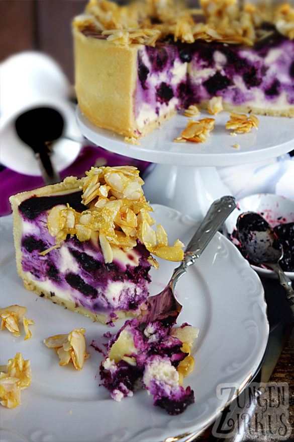 Heidelbeer-Schmandtorte mit Eierlikör - Zungenzirkus