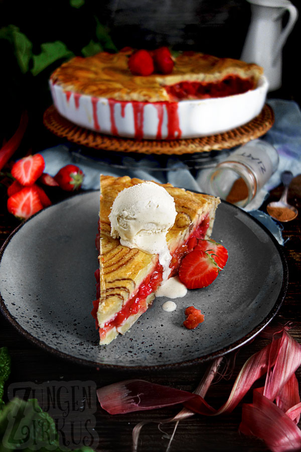 Zimtschnecken-Pie Rhabarberkuchen