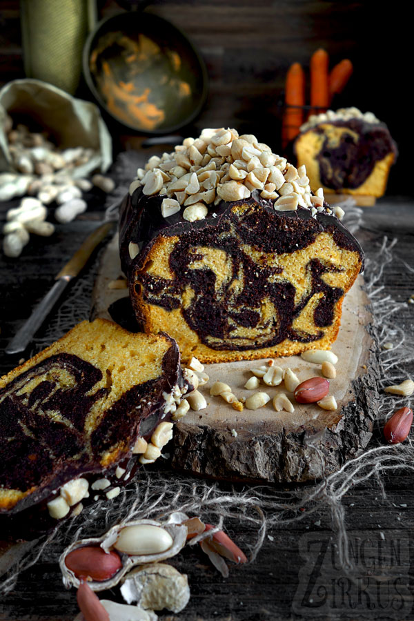 Marmorierter Erdnusskuchen mit Möhren - Zungenzirkus Marmorierter Erdnusskuchen mit Möhren - Zungenzirkus