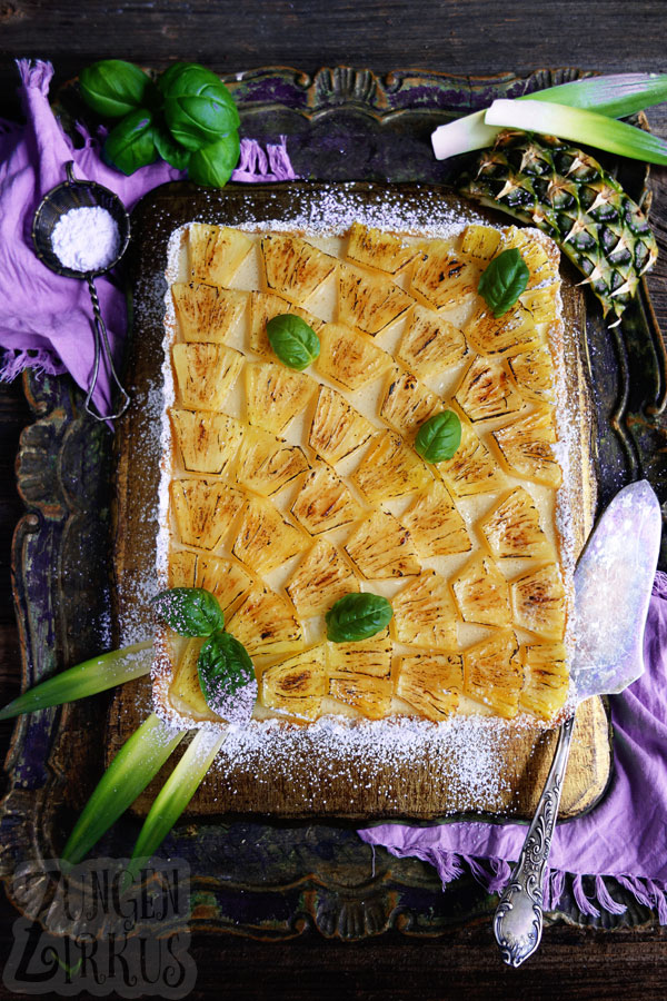 Tarte mit Ananas und Basilikum