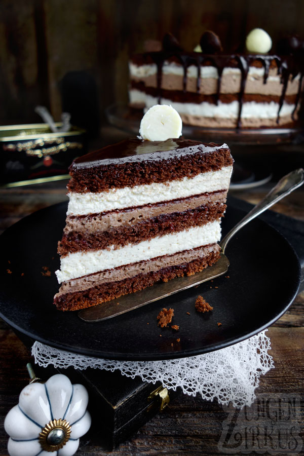 Schokotorte mit Vanillecreme und Schokosahne