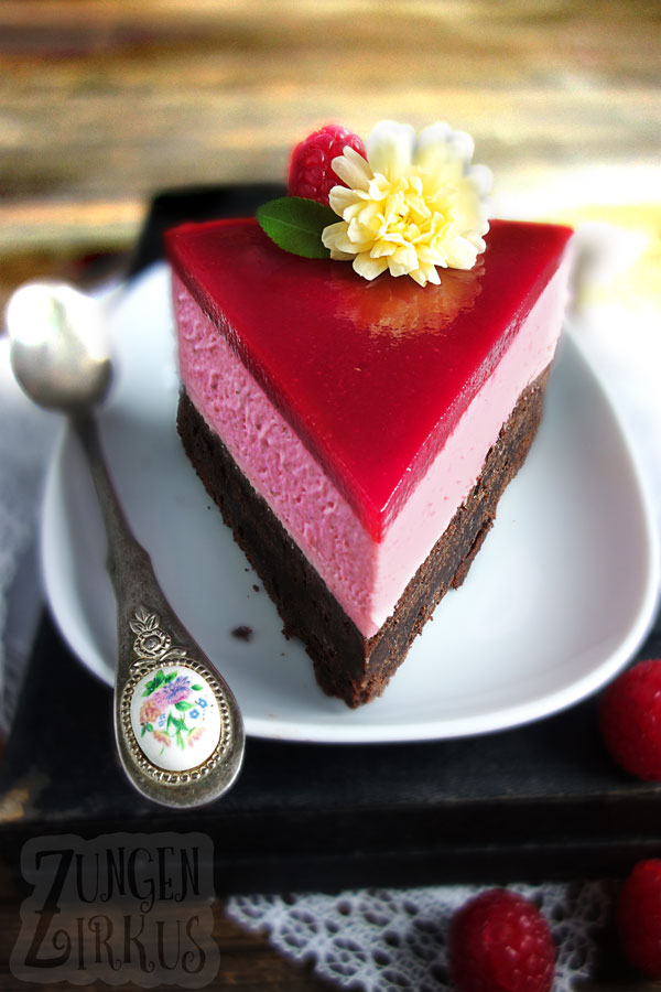 Brownie-Torte oder Schokokuchen mit Himbeeren