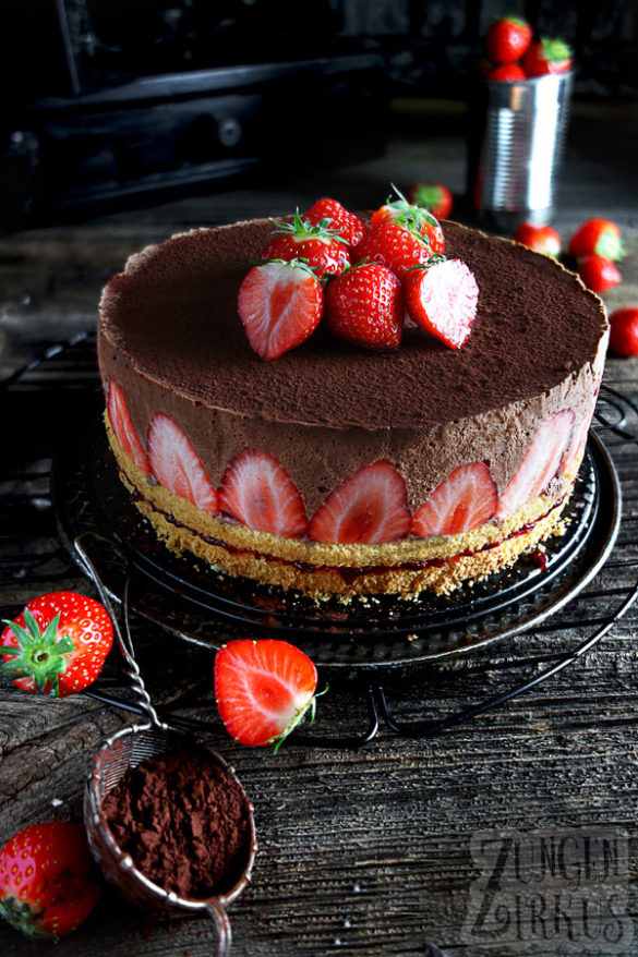 Schokomousse-Torte mit Erdbeeren - Zungenzirkus