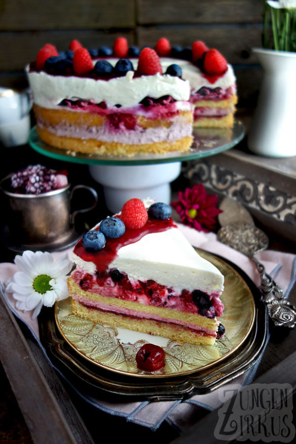 Torte mit Beeren