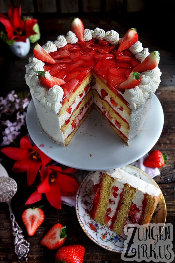 Erdbeer-Vanille-Torte mit Skyr - Zungenzirkus