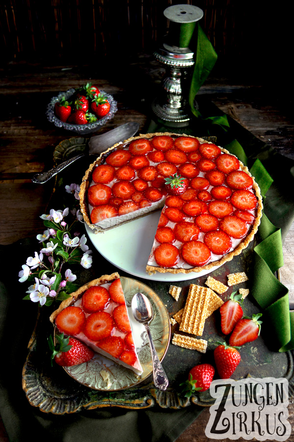 Erdbeer-Tarte Erdbeerkuchen mit heller Creme aus Sesamkrokant