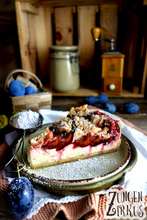 Zwetschgen-Pudding-Kuchen mit knusprigen Streusel