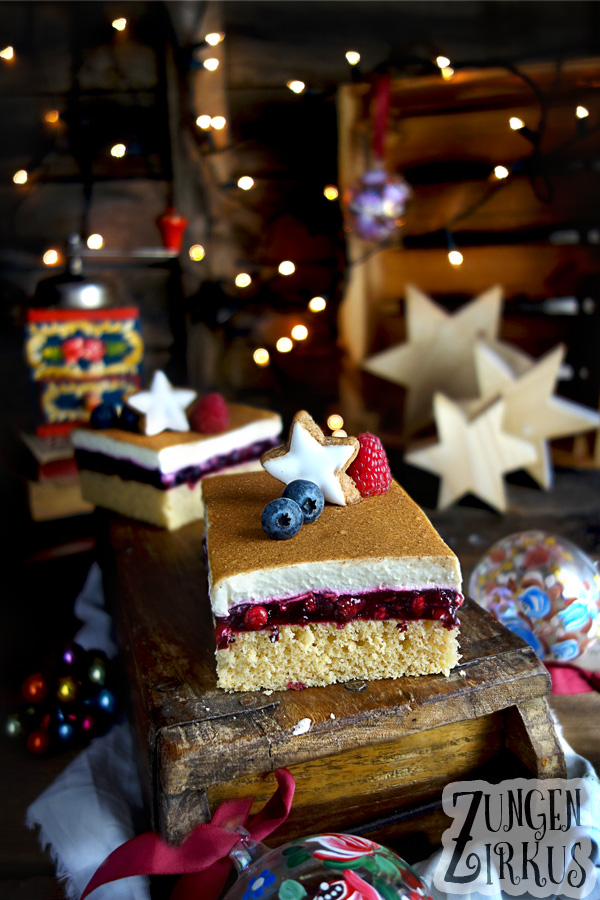 Blitzkuchen mit Beerenfüllung Schmandcreme