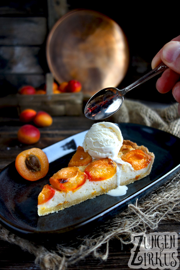 Arme-Ritter-Tarte mit Vanilleeis