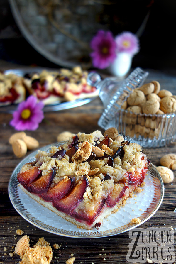 Zwetschgendatschi mit Amarettini rustikaler Blechkuchen