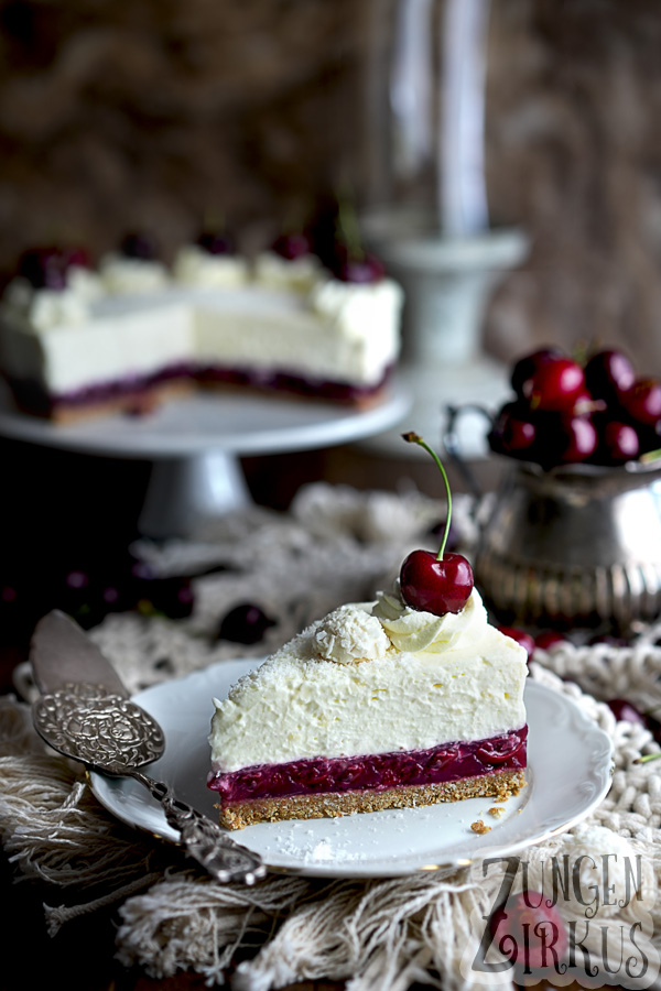 Kokos-Kirsch-Torte Raffaellotorte mit Kirschen