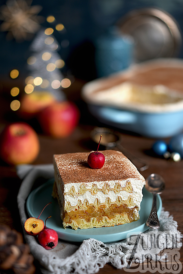Dessert mit Äpfel und Schmand Weihnachten
