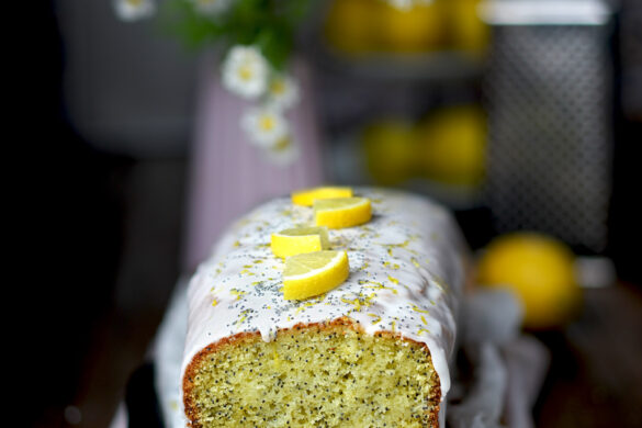 Kastenkuchen mit Zitrone und Mohn