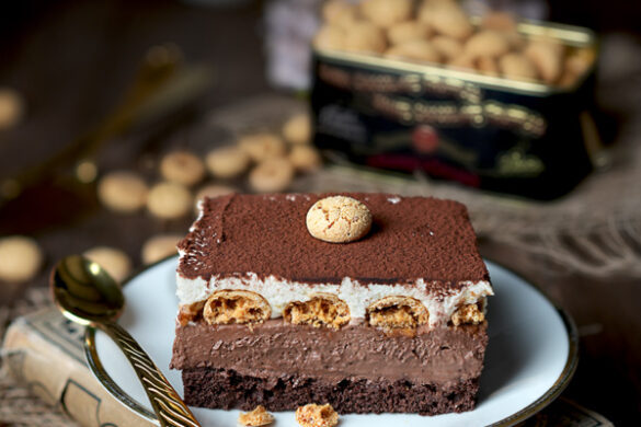 Schokokuchen mit Schokomousse, Marzipanmousse und Amarettine